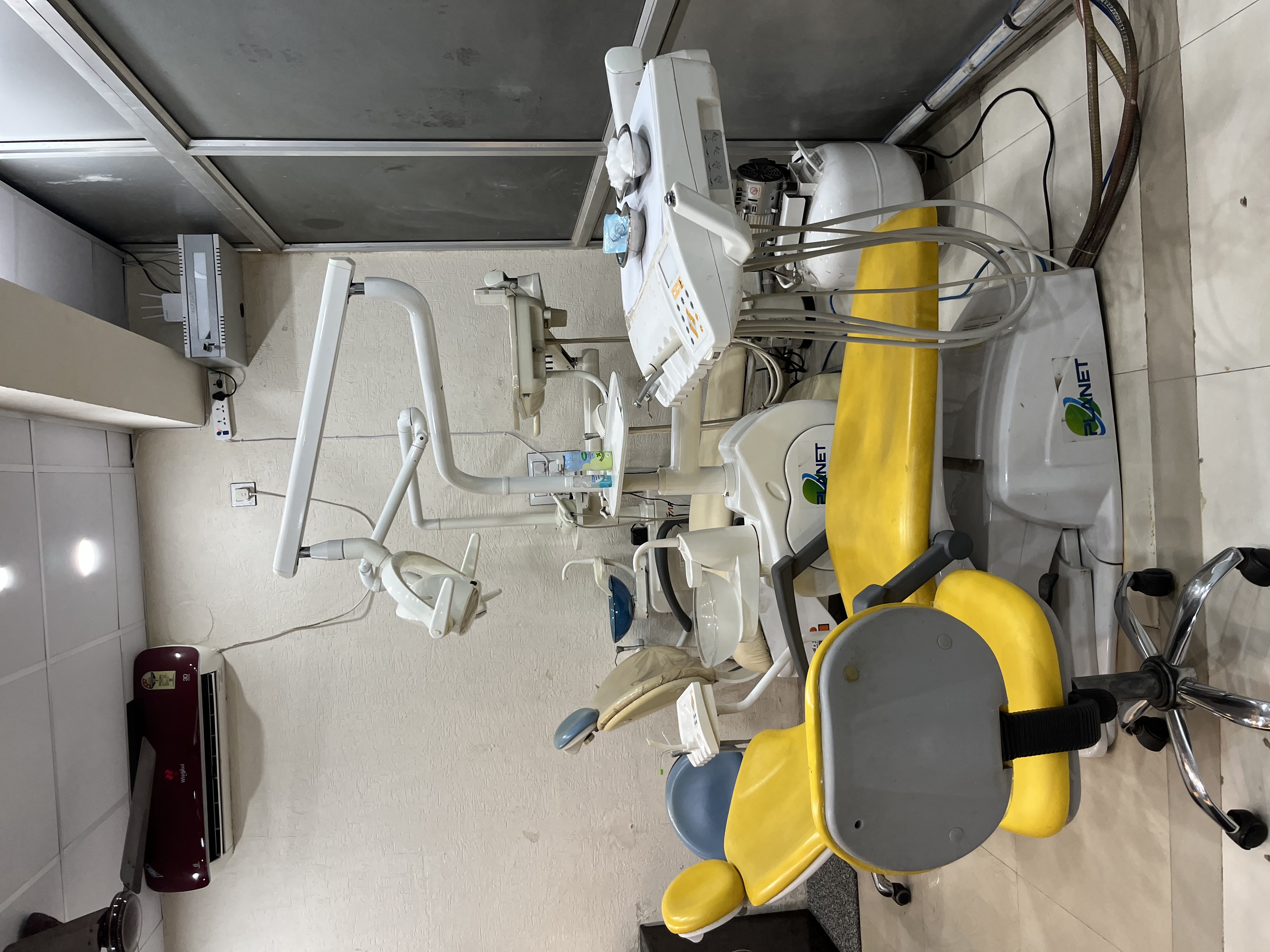 Modern Dental Equipment and Facilities